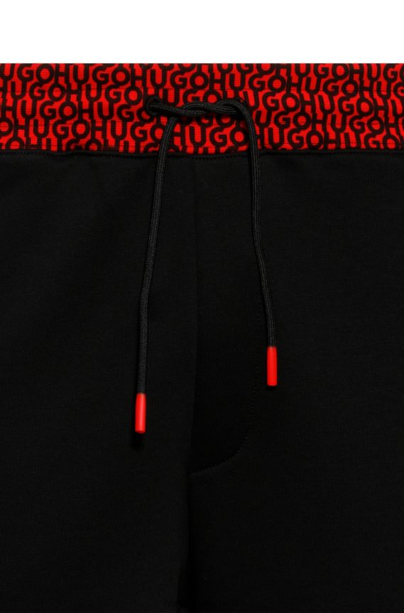 4TFNJN3983 أسود Hugo Boss شورت أسود من قطن تيري الفرنسي مع حزام خصر بشعار متكرر