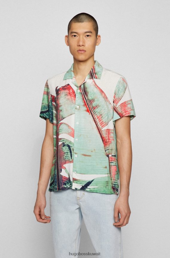 4TFNJN3996 أخضر Hugo Boss قميص أخضر بقصة عادية مصنوع من قماش هوغو بطباعة أوراق الشجر