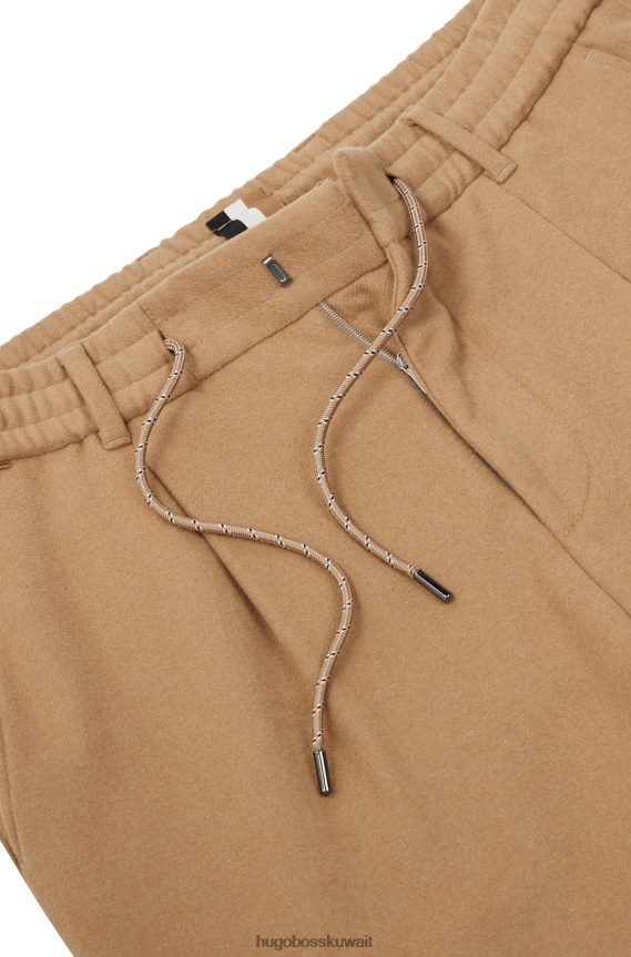 4TFNJN4012 اللون البيج Hugo Boss بنطال Hugo باللون البيج مع ثنيات أمامية