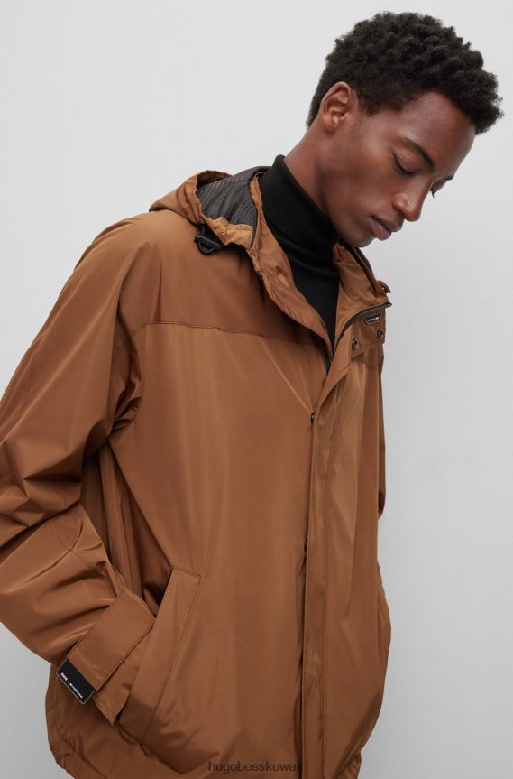 4TFNJN4041 البني الفاتح Hugo Boss سترة بغطاء رأس مقاومة للماء من Porsche X مع علامة تجارية تعاونية