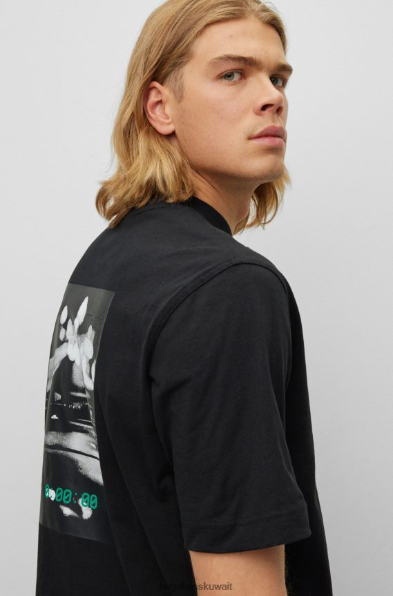 4TFNJN4068 أسود Hugo Boss تي شيرت من الجيرسي القطني مع عمل فني موسمي باللون الأسود