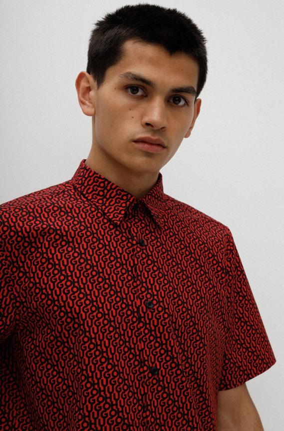 4TFNJN4097 أحمر Hugo Boss قميص Hugo ذو المقاس المريح من القطن باللون الأحمر المطبوع بشعار الماركة