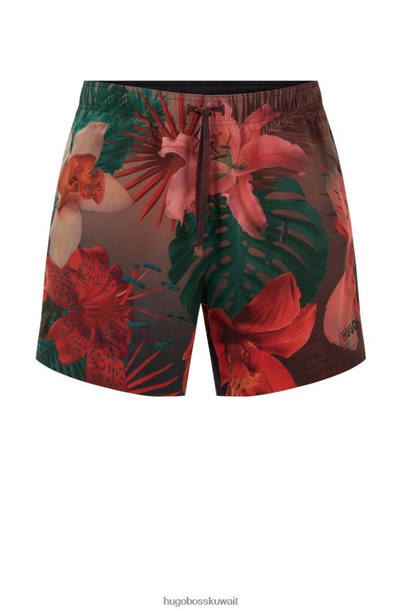 4TFNJN4113 منقوشة باللون الأحمر Hugo Boss شورت سباحة هوغو بطبعات زهور منقوش باللون الأحمر، مصنوع من مادة معاد تدويرها سريعة الجفاف
