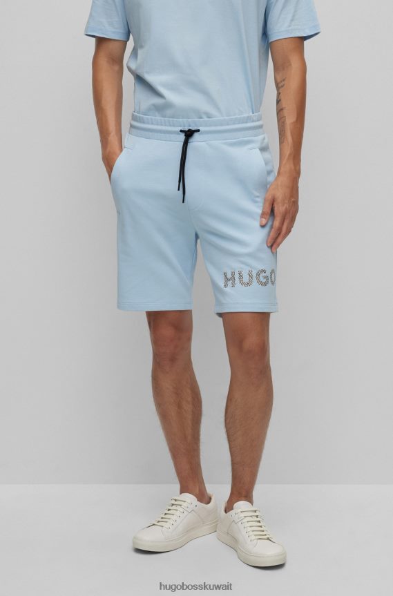 4TFNJN4135 أزرق فاتح Hugo Boss شورت من قطن تيري باللون الأزرق الفاتح مع تفاصيل شعار هوغو