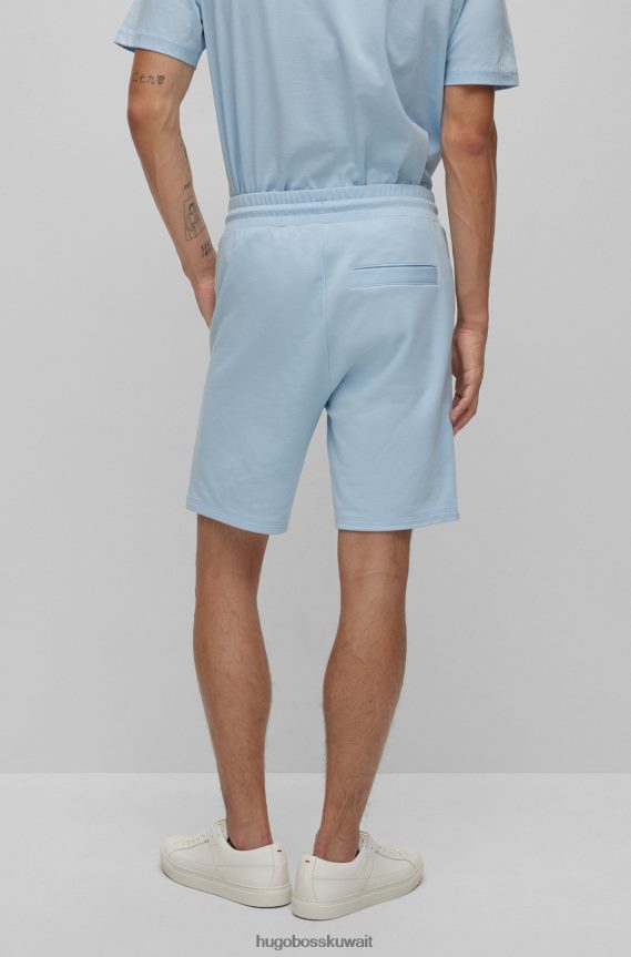 4TFNJN4135 أزرق فاتح Hugo Boss شورت من قطن تيري باللون الأزرق الفاتح مع تفاصيل شعار هوغو