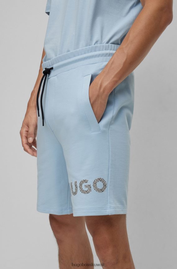 4TFNJN4135 أزرق فاتح Hugo Boss شورت من قطن تيري باللون الأزرق الفاتح مع تفاصيل شعار هوغو