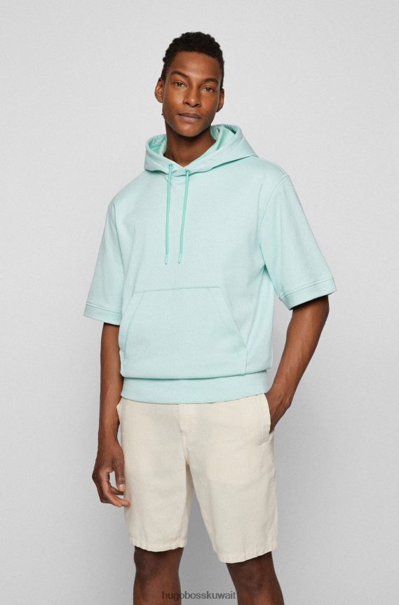 4TFNJN4137 اخضر فاتح Hugo Boss كنزة هوغو من القطن المطاطي بغطاء رأس وأكمام قصيرة باللون الأخضر الفاتح