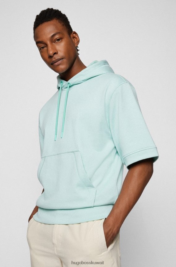 4TFNJN4137 اخضر فاتح Hugo Boss كنزة هوغو من القطن المطاطي بغطاء رأس وأكمام قصيرة باللون الأخضر الفاتح