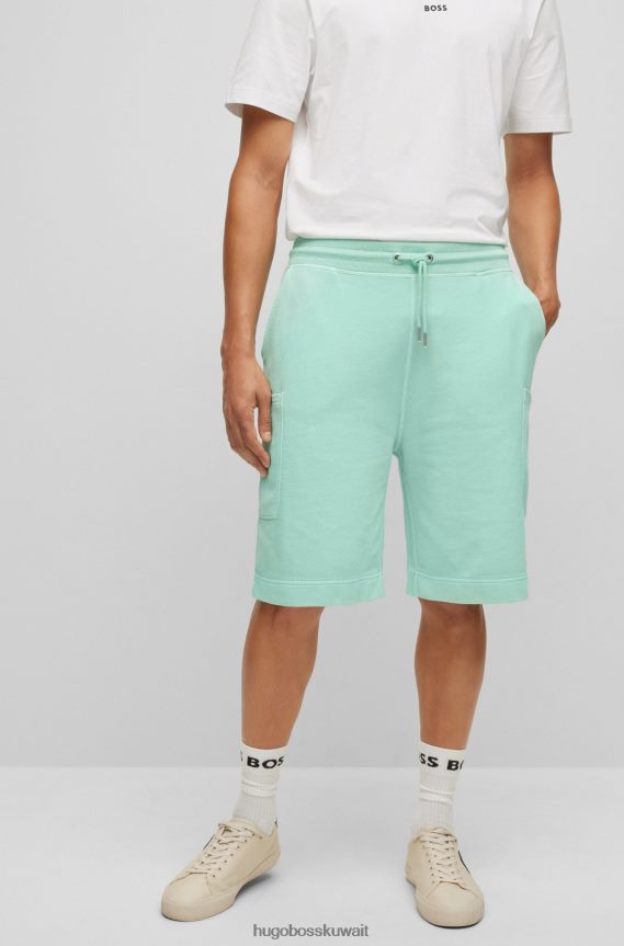 4TFNJN4188 اخضر فاتح Hugo Boss شورت Hugo من قطن تيري المصبوغ مع جيوب مرقعة باللون الأخضر الفاتح