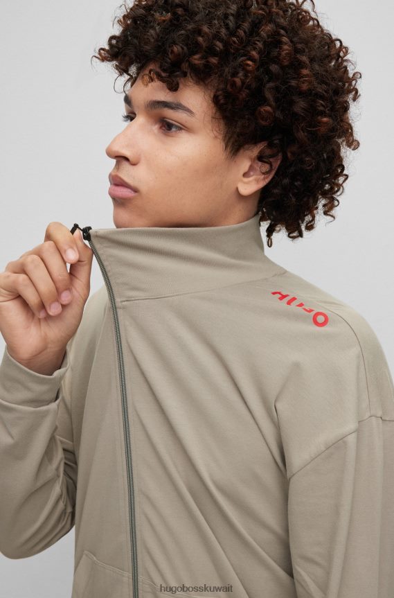 4TFNJN4200 اخضر فاتح Hugo Boss سترة هوغو من القطن المطاطي باللون الأخضر الفاتح مع تفاصيل مميزة