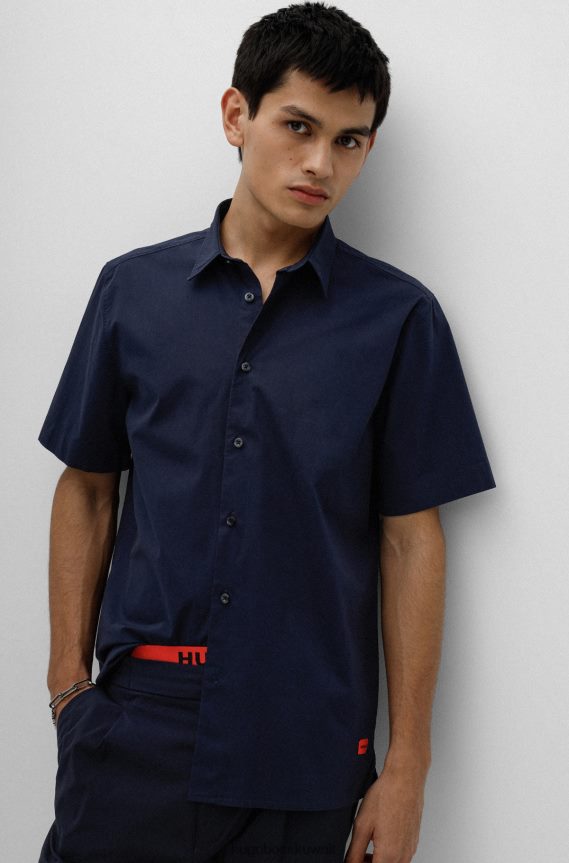 4TFNJN4308 أزرق غامق Hugo Boss قميص بقصة مريحة من القطن المطاطي باللون الخوخي باللون الأزرق الداكن