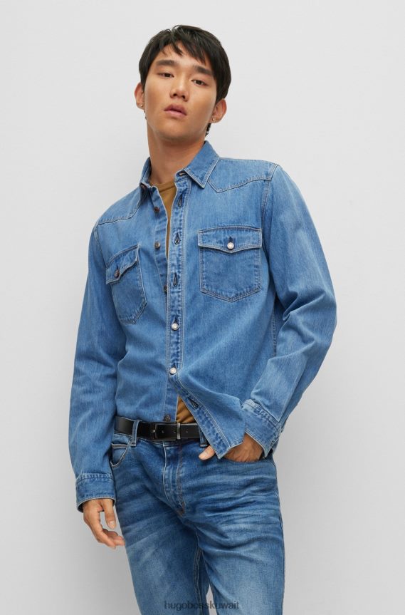 4TFNJN4317 أزرق فاتح Hugo Boss قميص هوغو ذو قصة مريحة باللون الأزرق الفاتح مصنوع من قطن الدنيم الخالص