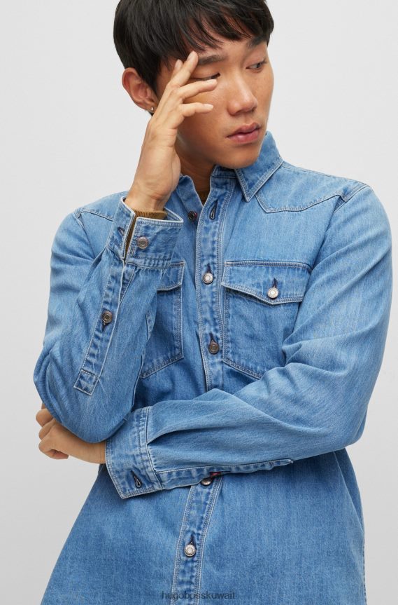 4TFNJN4317 أزرق فاتح Hugo Boss قميص هوغو ذو قصة مريحة باللون الأزرق الفاتح مصنوع من قطن الدنيم الخالص