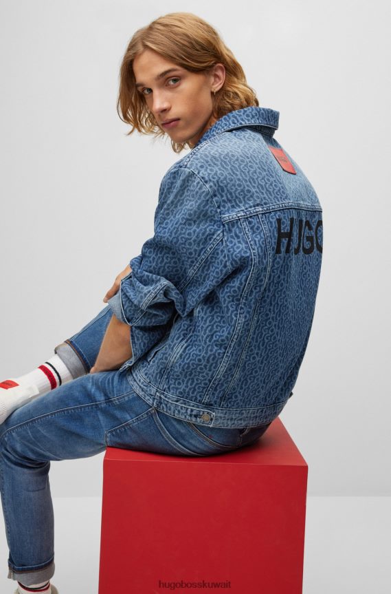 4TFNJN4324 أزرق Hugo Boss سترة هوغو من الدينيم باللون الأزرق بقصة عادية مع طباعة شعار على كامل التصميم