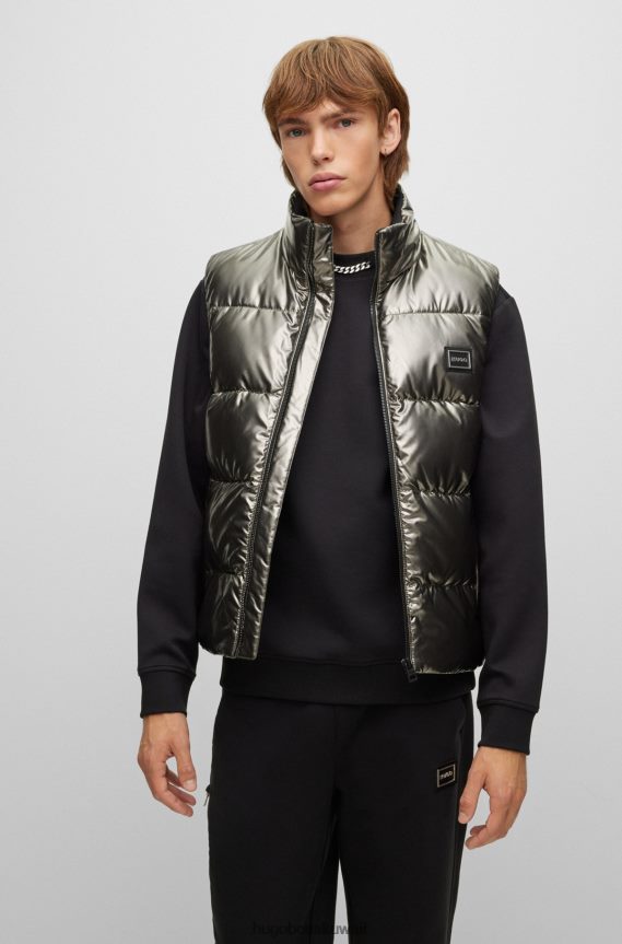 4TFNJN4332 فضة Hugo Boss جيليه Hugo باللون الفضي بقصة ضيقة مصنوع من قماش مقاوم للماء ذو ​​مظهر معدني