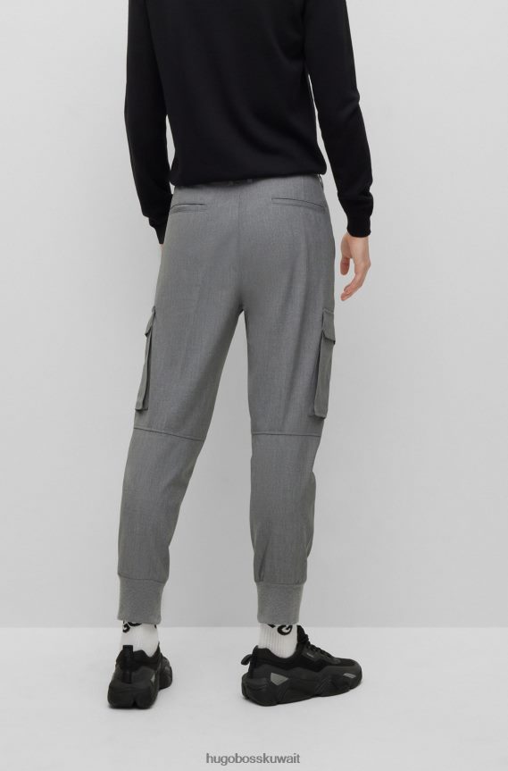 4TFNJN4343 رمادي فاتح Hugo Boss بنطال هوغو كارغو ذو قصة ضيقة باللون الرمادي الفاتح مصنوع من قماش مطاطي عالي الأداء
