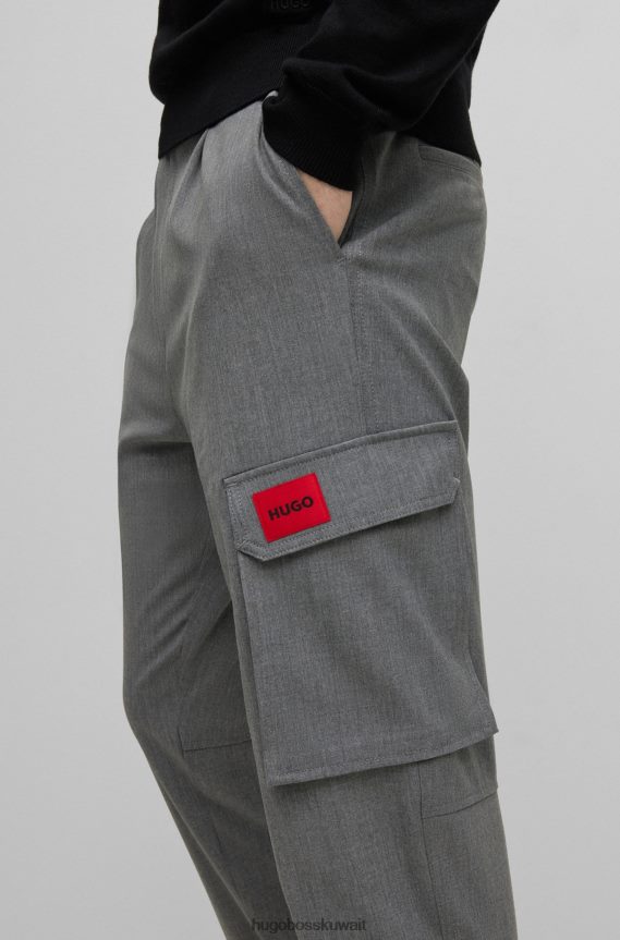 4TFNJN4343 رمادي فاتح Hugo Boss بنطال هوغو كارغو ذو قصة ضيقة باللون الرمادي الفاتح مصنوع من قماش مطاطي عالي الأداء