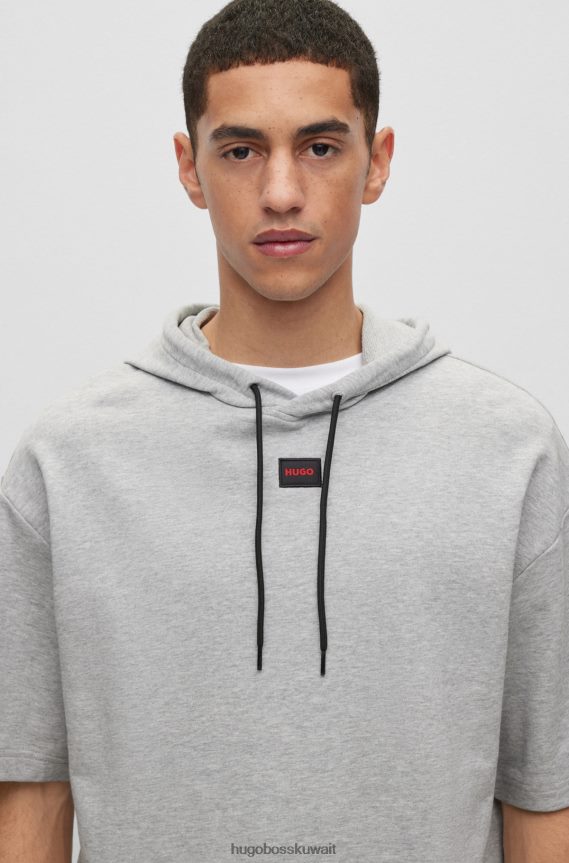 4TFNJN4374 رمادي فاتح Hugo Boss هودي من قطن تيري بأكمام قصيرة باللون الرمادي الفاتح مع شعار Hugo