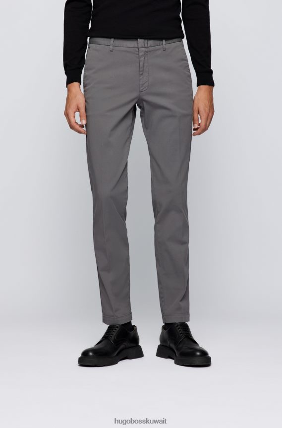 4TFNJN4381 الرمادي الداكن Hugo Boss بنطال تشينو بقصّة ضيّقة مصنوع من قطن الغبردين المطاطي باللون الرمادي الداكن