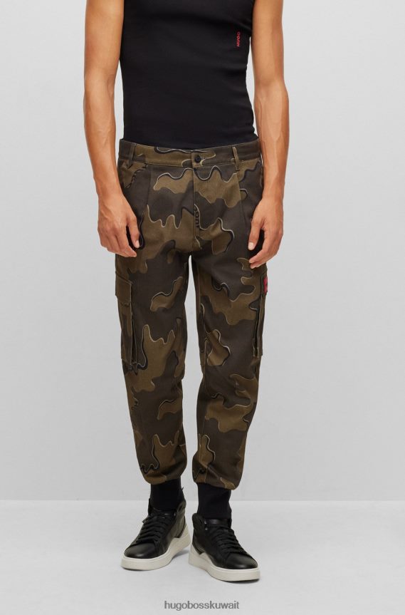 4TFNJN4383 منقوشة Hugo Boss بنطال بقصّة ضيقة مصنوع من قطن هوغو المطاطي وطبعة مموهة