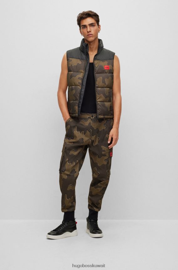 4TFNJN4383 منقوشة Hugo Boss بنطال بقصّة ضيقة مصنوع من قطن هوغو المطاطي وطبعة مموهة