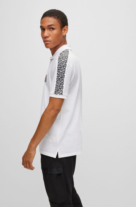 4TFNJN4392 أبيض Hugo Boss قميص بولو أبيض من قطن بيكيه هوغو مع رقعة الشعار وإدخالاته