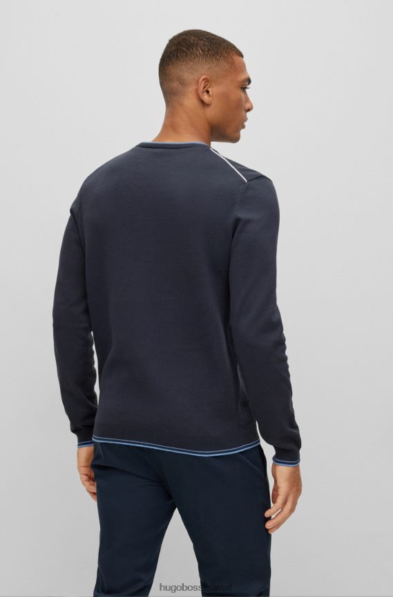 4TFNJN4423 أزرق غامق Hugo Boss سترة من القطن العضوي باللون الأزرق الداكن برقبة على شكل حرف V مع شعار هوغو منحني