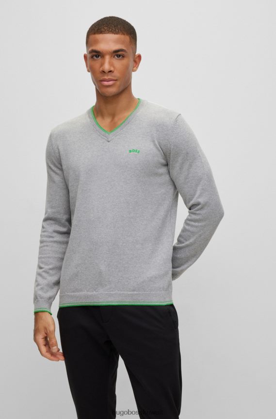 4TFNJN4424 رمادي فاتح Hugo Boss سترة من القطن العضوي برقبة على شكل حرف V مع شعار منحني هوغو باللون الرمادي الفاتح