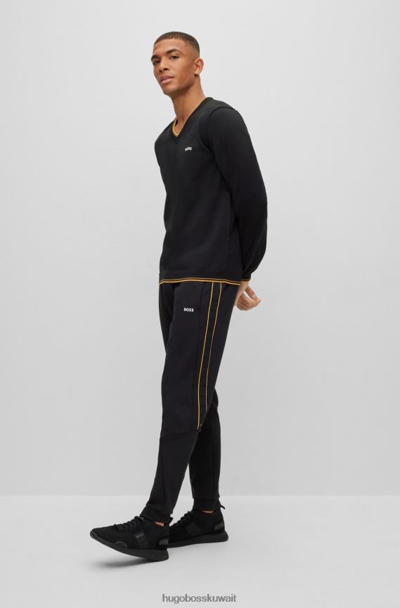 4TFNJN4425 أسود Hugo Boss سترة هوغو سوداء من القطن العضوي برقبة على شكل حرف V مع شعار منحني