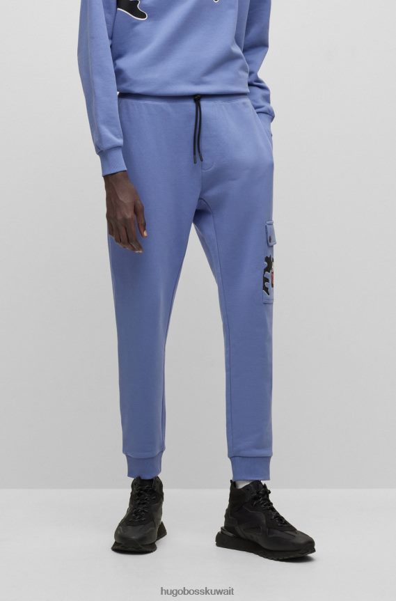 4TFNJN4435 أرجواني Hugo Boss سروال رياضي من قطن تيري باللون الأرجواني مع عمل فني مموه
