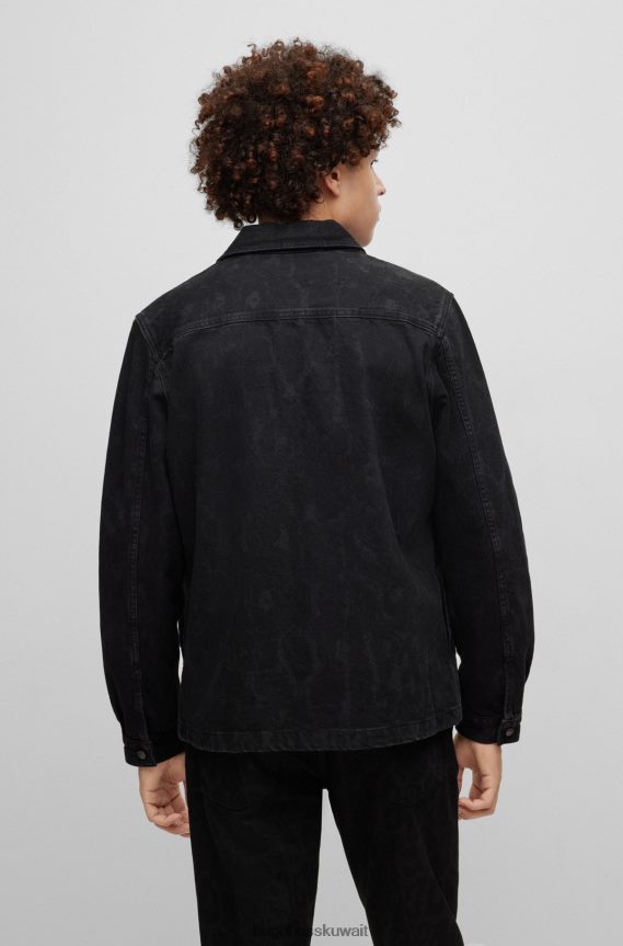 4TFNJN4438 أسود Hugo Boss قميص هوغو أسود كبير الحجم مصنوع من قماش الدنيم بطبعة جاليون