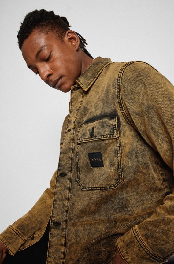 4TFNJN4473 بني Hugo Boss سترة بنية ذات مقاس عادي من قماش الدنيم المريح والمطاط