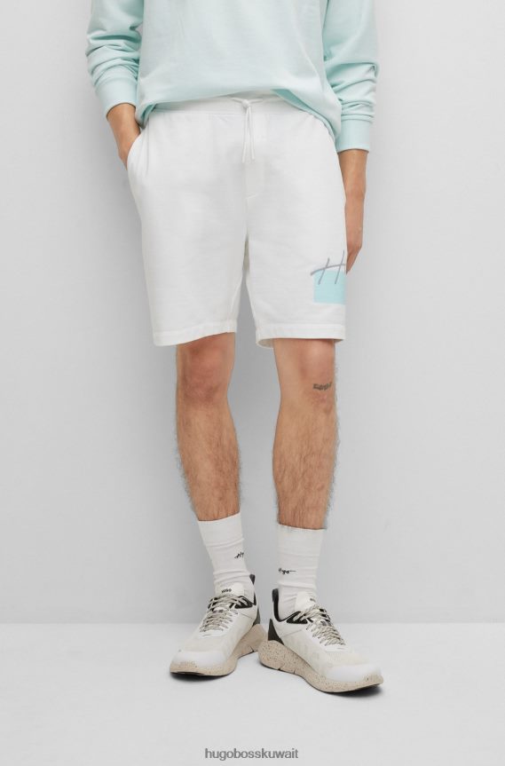 4TFNJN4493 أبيض Hugo Boss شورت هوغو أبيض من قطن تيري بقصة عادية مع شعار مكتوب بخط اليد