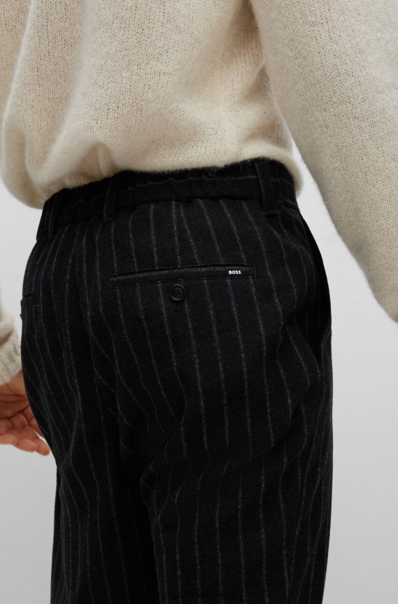 4TFNJN4510 أسود Hugo Boss بنطال بقصّة مدببة من قماش هوغو المطاطي ذو الخطوط الطباشيرية باللون الأسود