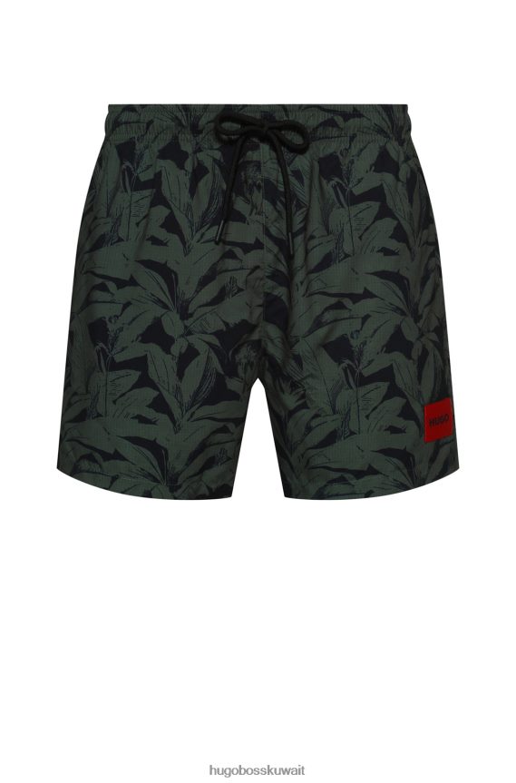 4TFNJN4544 أخضر غامق Hugo Boss شورت سباحة بطبعة أوراق الشجر من Hugo مع علامة شعار حمراء باللون الأخضر الداكن