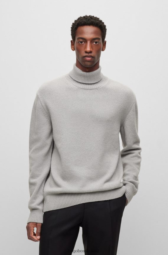 4TFNJN4571 رمادي فاتح Hugo Boss سترة بياقة مطوية عادية مع شارة شعار باللون الرمادي الفاتح من Hugo