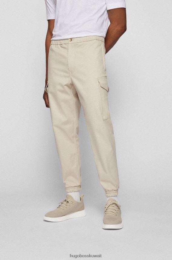 4TFNJN4572 البيج الفاتح Hugo Boss بنطلون كارجو من مزيج القطن باللون البيج الفاتح مع حواف مميزة من هوغو