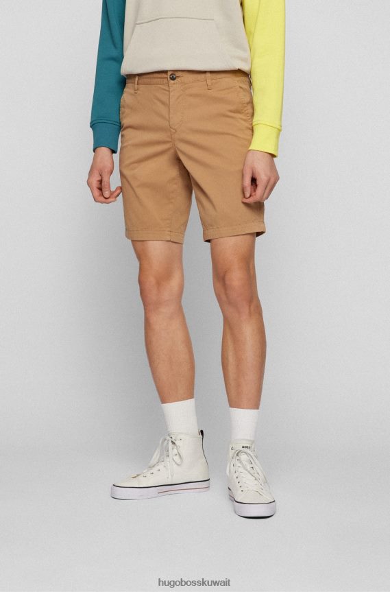 4TFNJN4578 اللون البيج Hugo Boss شورت باللون البيج بقصة ضيقة من نسيج التويل القطني المطاطي
