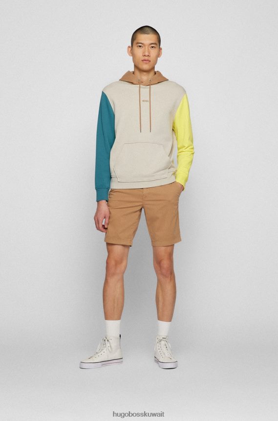 4TFNJN4578 اللون البيج Hugo Boss شورت باللون البيج بقصة ضيقة من نسيج التويل القطني المطاطي