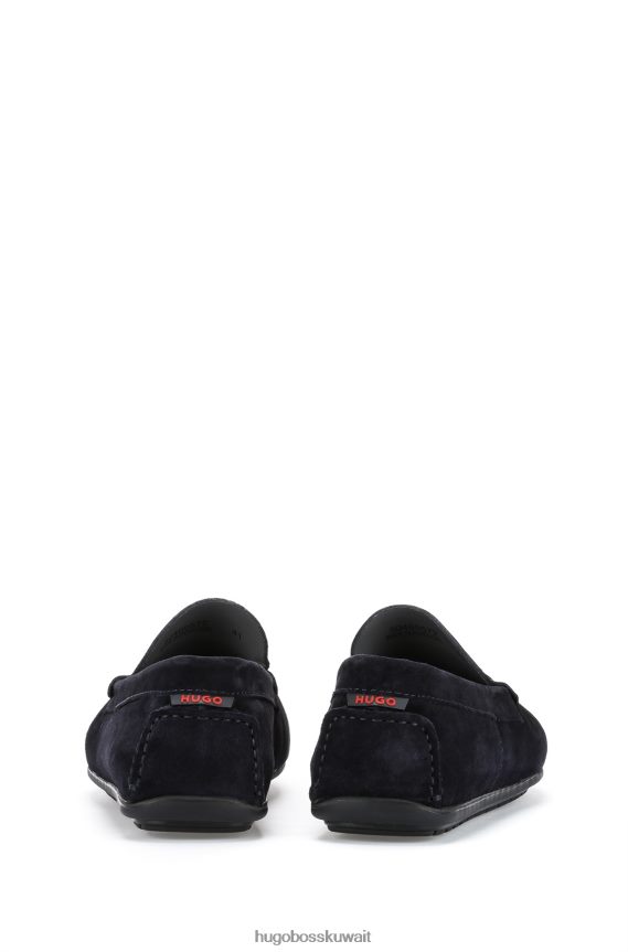 4TFNJN4707 أزرق غامق Hugo Boss حذاء موكاسين هوغو من جلد الغزال باللون الأزرق الداكن مع شعار أحمر