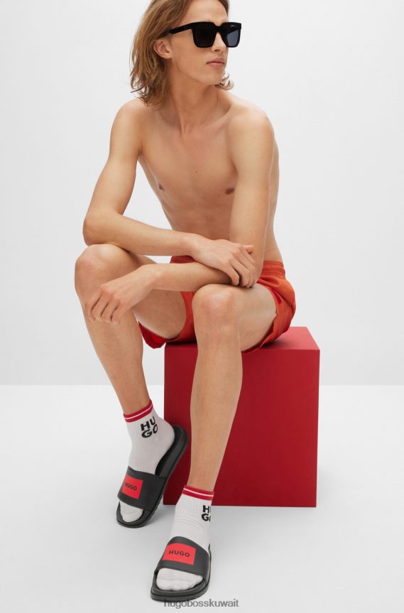 4TFNJN4734 أسود Hugo Boss شرائح إيطالية الصنع مع رقعة الشعار الأحمر باللون الأسود