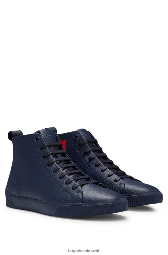 4TFNJN4758 أزرق غامق Hugo Boss حذاء رياضي هوغو باللون الأزرق الداكن من الجلد المحبب مع ملصق شعار باللون الأحمر