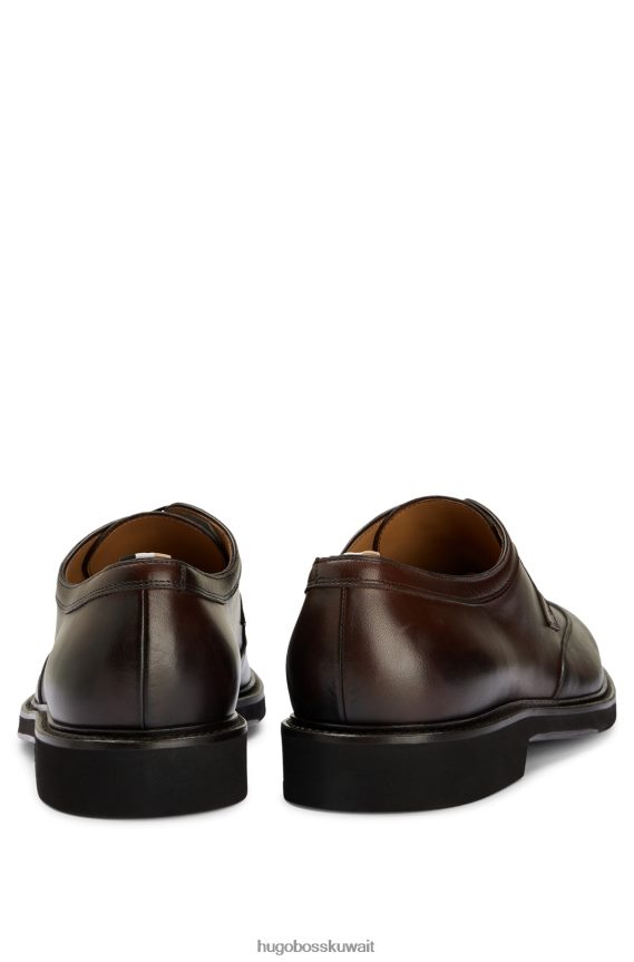 4TFNJN4791 بني Hugo Boss حذاء ديربي هوغو وينج تيب من الجلد المصقول باللون البني