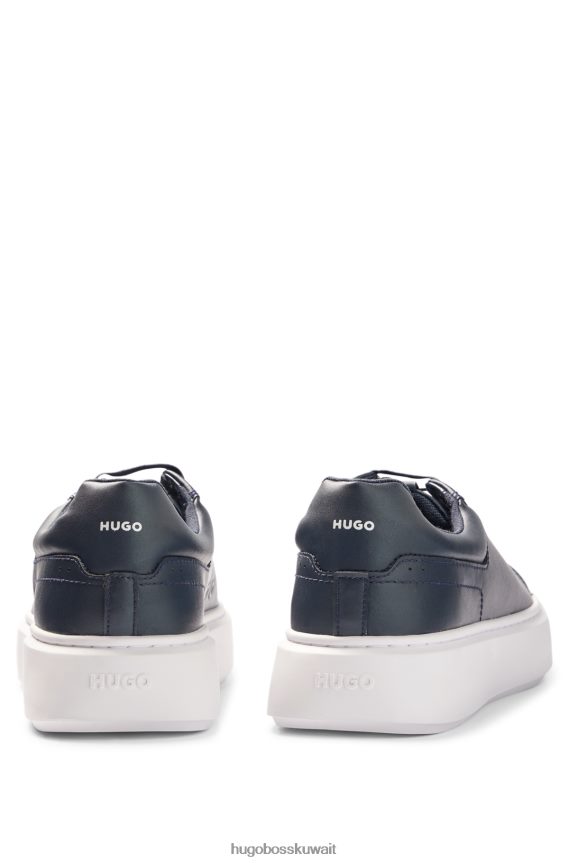 4TFNJN4795 أزرق غامق Hugo Boss حذاء رياضي من مزيج جلد هوغو باللون الأزرق الداكن مع شريط خلفي يحمل العلامة التجارية