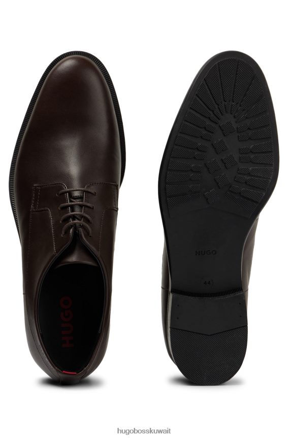 4TFNJN4843 بني غامق Hugo Boss حذاء ديربي من الجلد المصقول مع شعار Emed