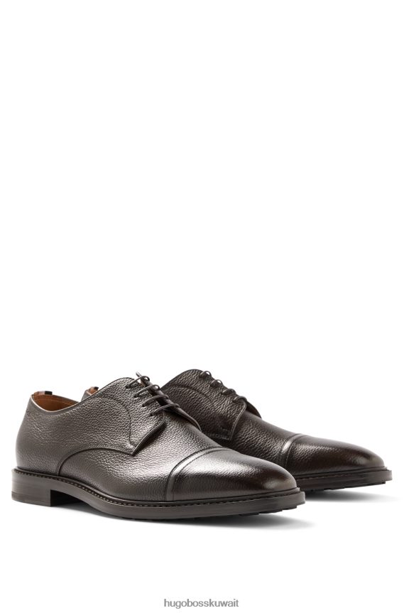 4TFNJN4855 بني غامق Hugo Boss حذاء ديربي إيطالي الصنع بمقدمة مدببة من الجلد المحبب باللون البني الداكن