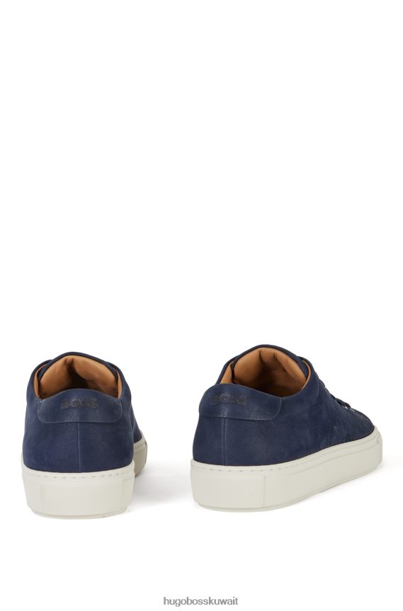 4TFNJN4919 أزرق غامق Hugo Boss حذاء رياضي منخفض من جلد نوبوك مع تفاصيل حرف 