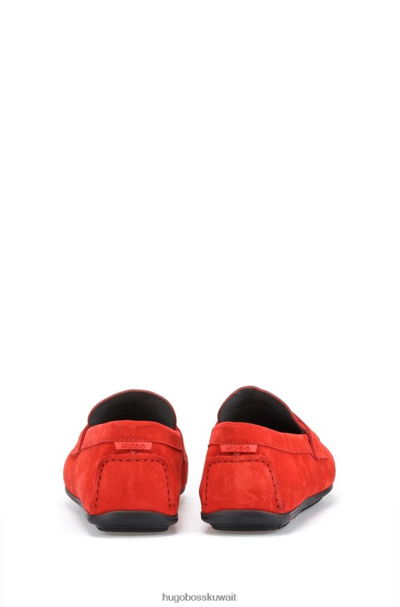 4TFNJN4934 أحمر Hugo Boss حذاء موكاسين من جلد الغزال هوغو مع تقليم باللون الأحمر يحمل العلامة التجارية