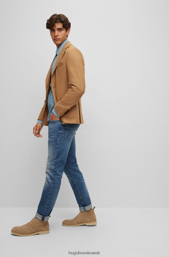 4TFNJN4973 اللون البيج Hugo Boss حذاء هوغو ديزرت باللون البيج مصنوع من الجلد السويدي مع حلقة سحب مخططة مميزة