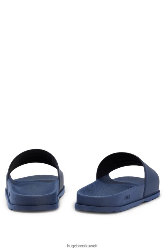 4TFNJN5029 أزرق غامق Hugo Boss شرائح بحزام عريض وشعار Hugo ذو إطار معدني باللون الأزرق الداكن